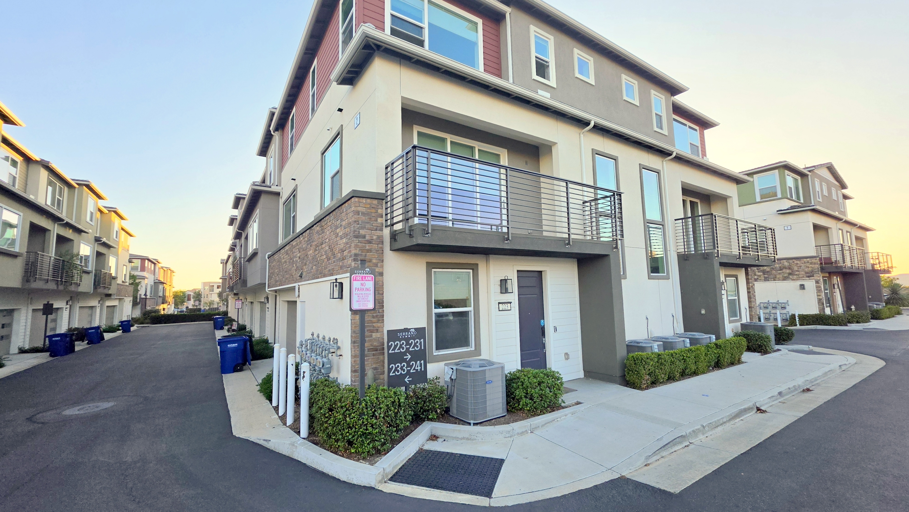 223 Carmona Lake Forest CA 92630 - 1