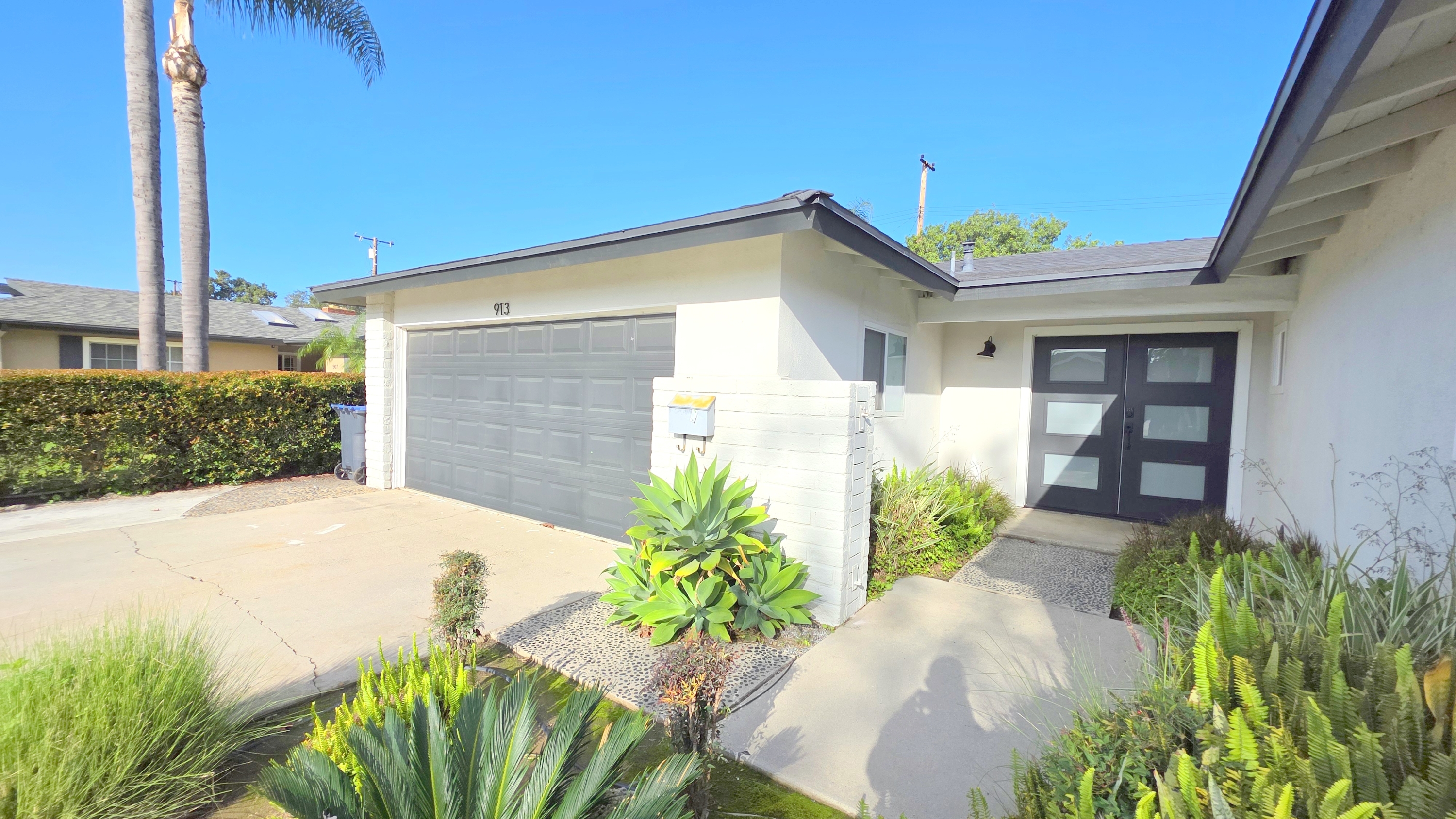 913 Clemensen Ave Santa Ana CA 92705